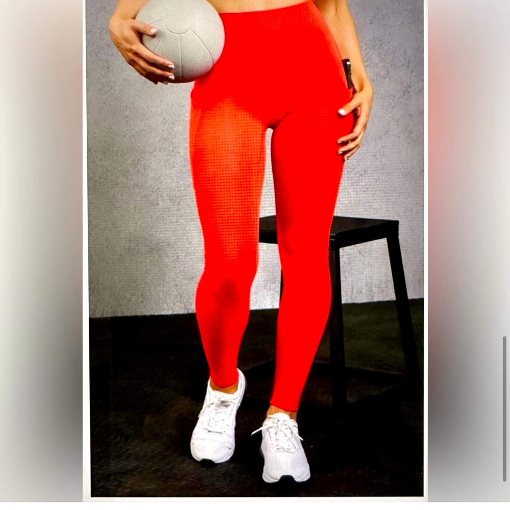 NWT- Fabletics PureLuxe High-Waisted Pocket 7/8 Leggings -STRAWBERRY RED (24”)